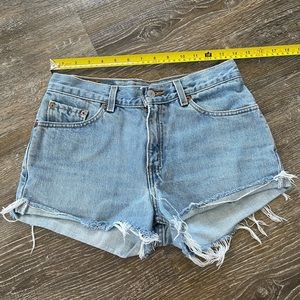 Vintage distressed Levi’s shorts 26”